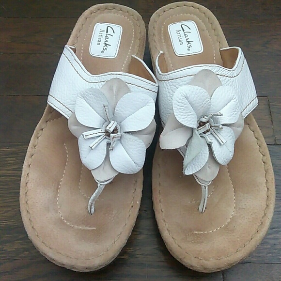 clarks thong sandals